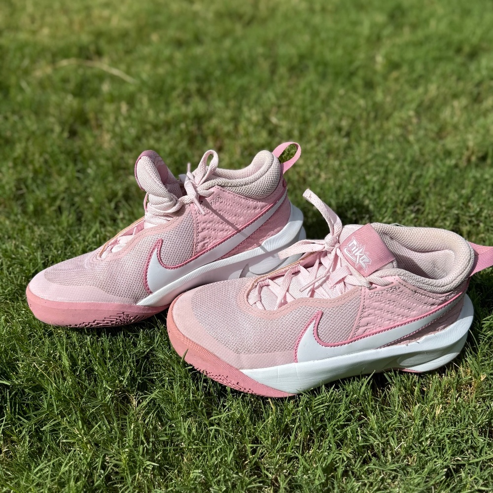 Girls basketball shoes